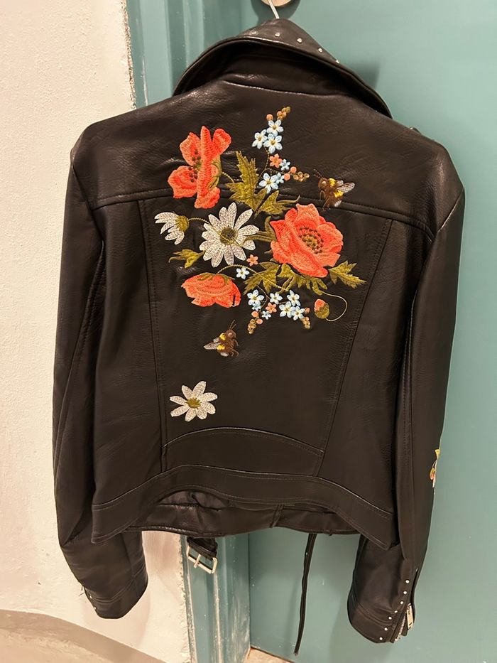 Blouson femme Pimkie noir avec décoration fleurs - photo numéro 2