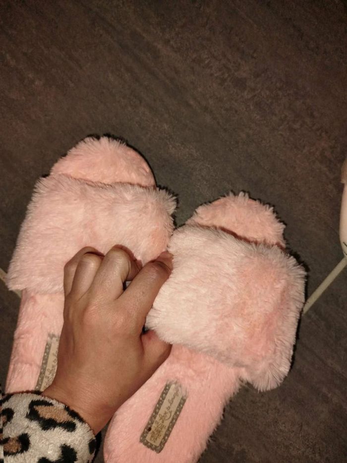Pantoufles maison rose taille 36-37 très bonne état - photo numéro 4
