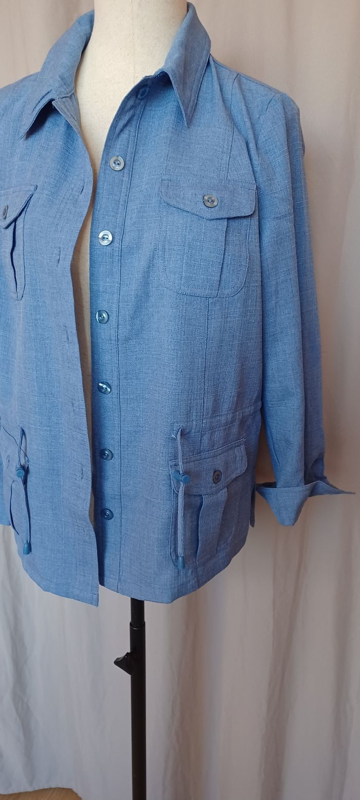 Très jolie veste femme T 20 lisez bien l'annonce surtout - photo numéro 2