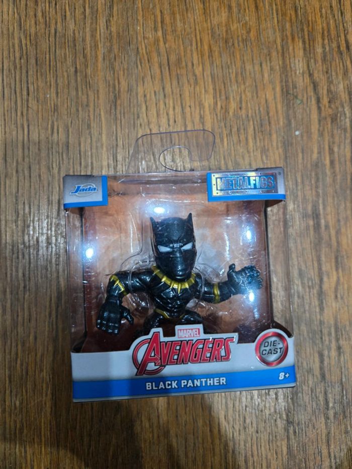 Figurine en métal Black Panther neuve