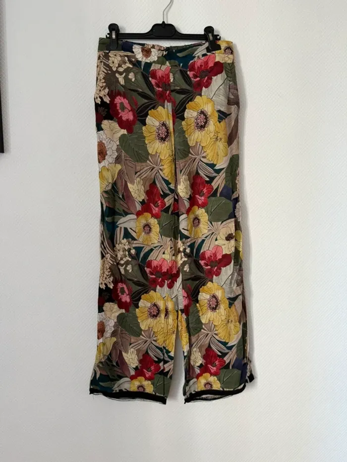 Pantalon droit Zara en très bon état taille M