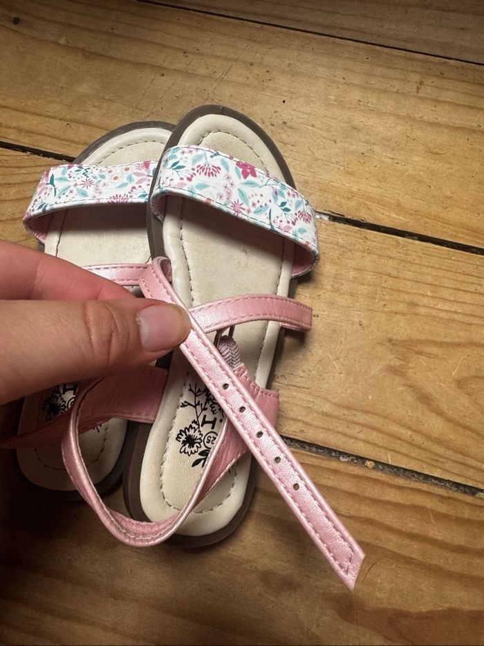 Chaussure ouverte fille 25 - photo numéro 3