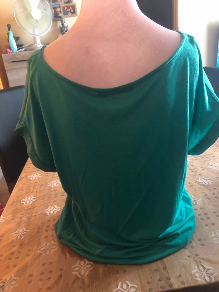 Haut vert taille 36 mais plutôt un 38. - photo numéro 2