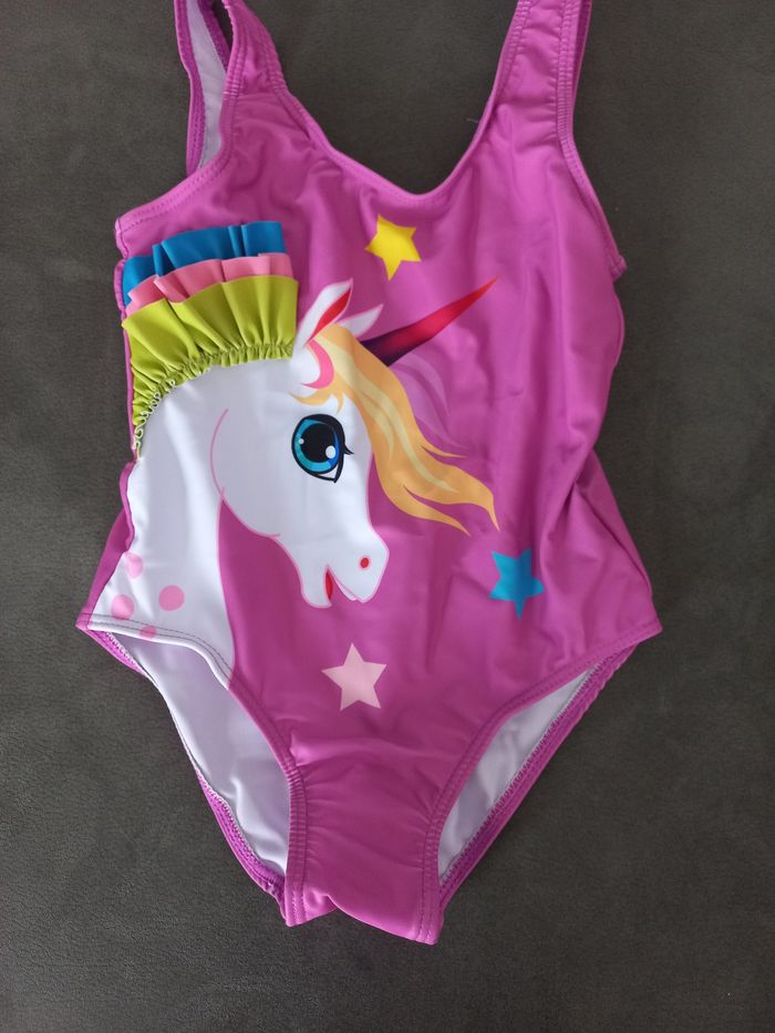 Maillot de bain 1 pièce licorne 4/5 ans
