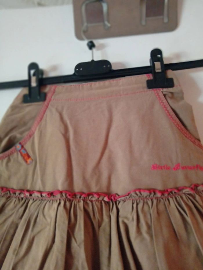 Jolie jupe beige.  6 ans - photo numéro 2