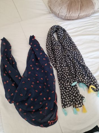 2 foulards catimini
