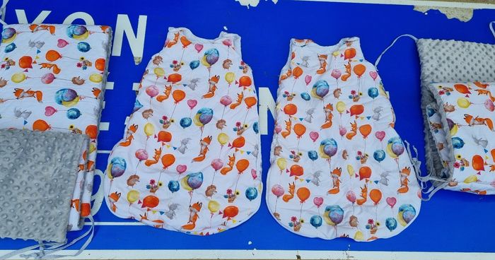 Lot de 2  turbulettes 0-6 mois + 2 tours de lit  mixtes