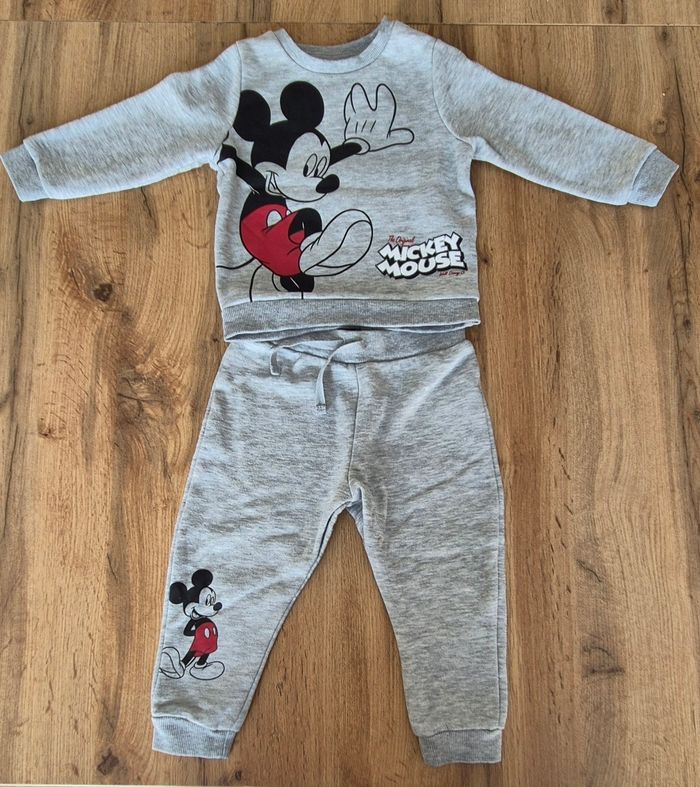 Ensemble jogging disney primark gris