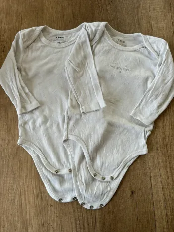 Lot 2 bodies blanc 9 mois