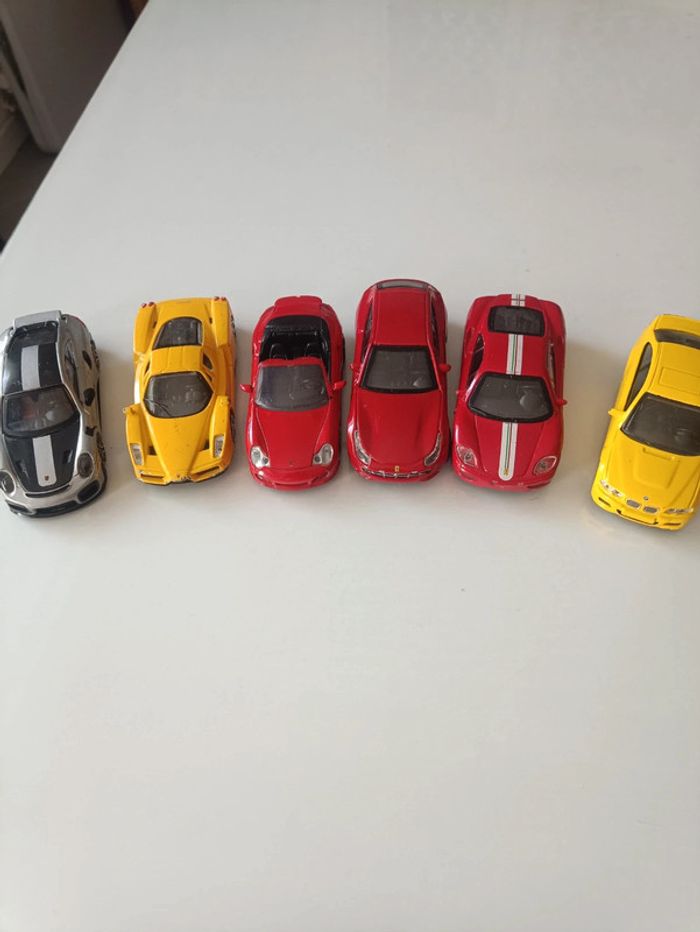 Lot petites voitures.