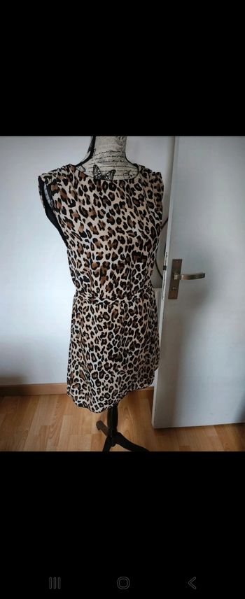 Superbe Robe Cintrée Léopard H&M taille 34