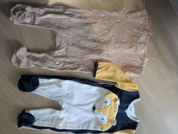 Lot 2 pyjamas grenouillères velours 12mois