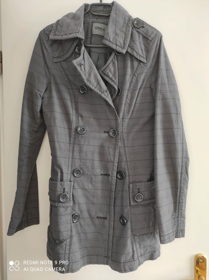 Trenchs gris