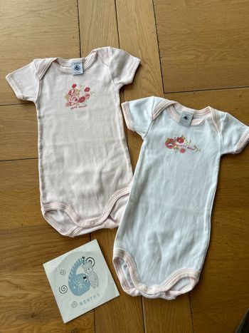 Lot 2 bodies Taille 6 Mois Petit Bateau