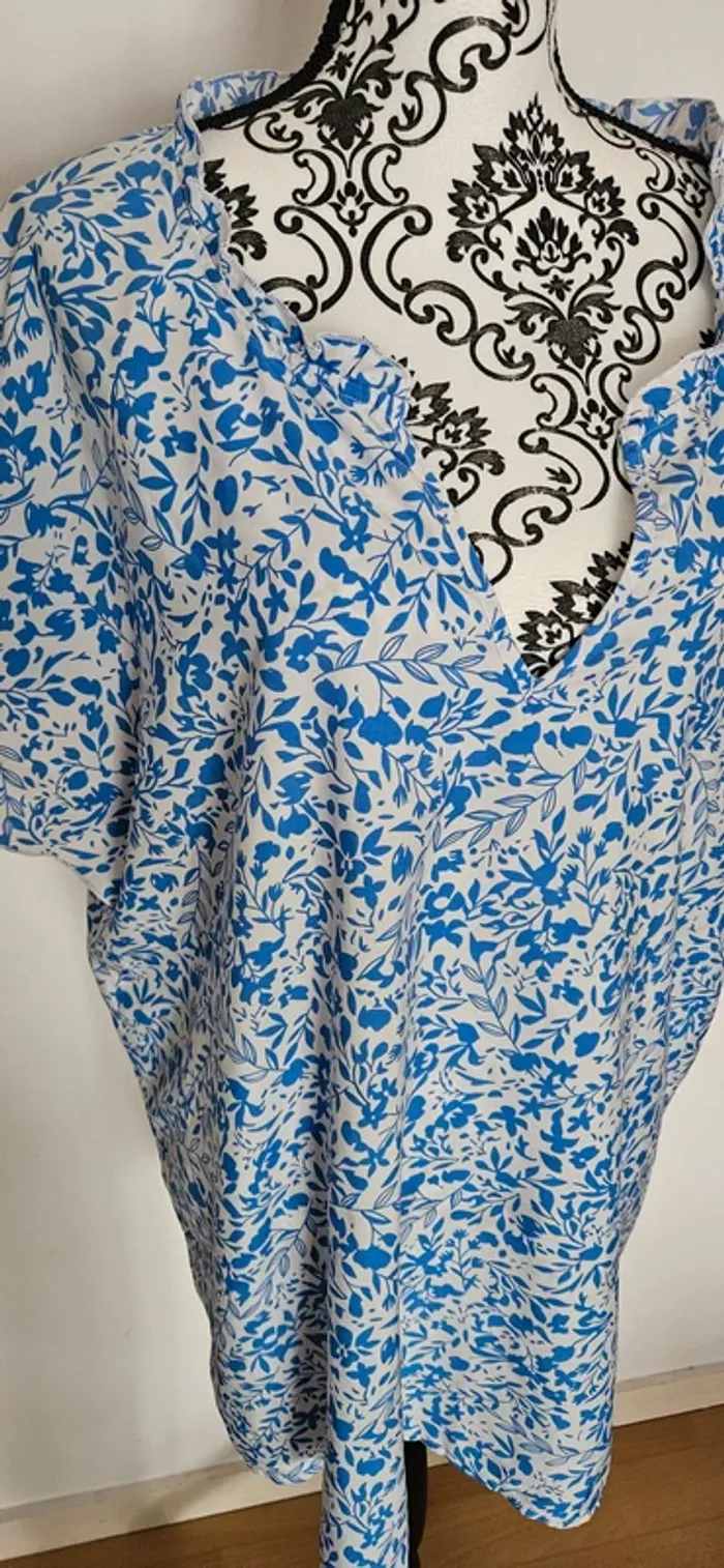 Tunique 3XL blanche porte - photo numéro 2