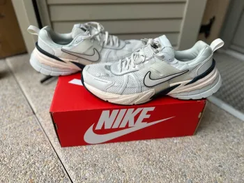 Chaussures baskets homme Nike v2k run taille 46