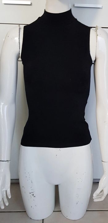 Top noir ajusté col haut