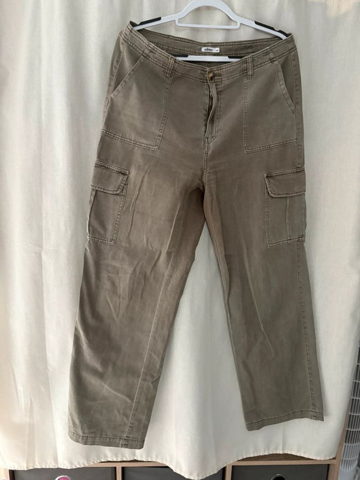Cargo kaki