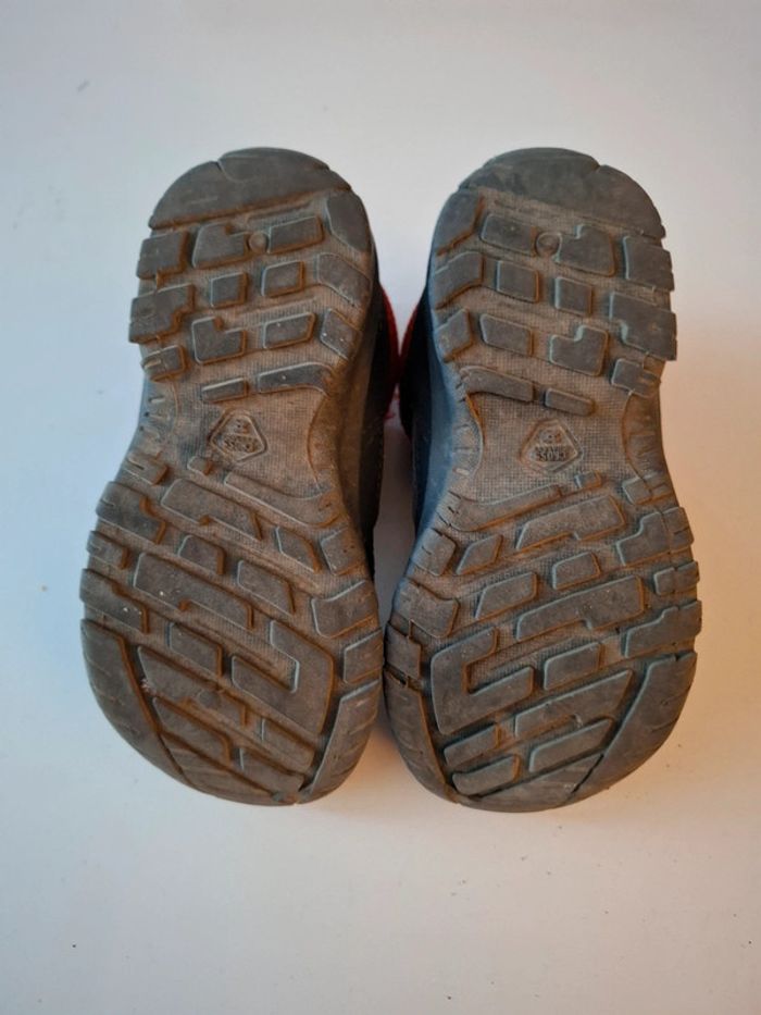 Chaussures de randonnée Decathlon taille 25 - photo numéro 4