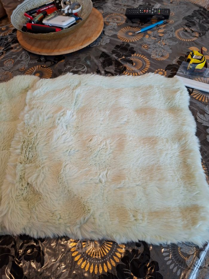 2 housses de cousins vers claire tout doux 43 sur 43 cm neuf prix 3 euro - photo numéro 2