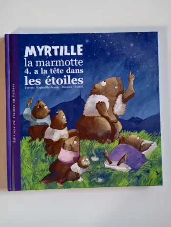 Myrtille la marmotte a la tête dans les étoiles