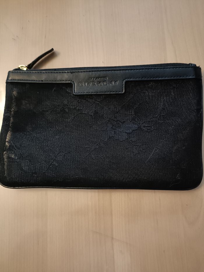 4 POCHETTES GIVENCHY ET NINA RICCI - photo numéro 2