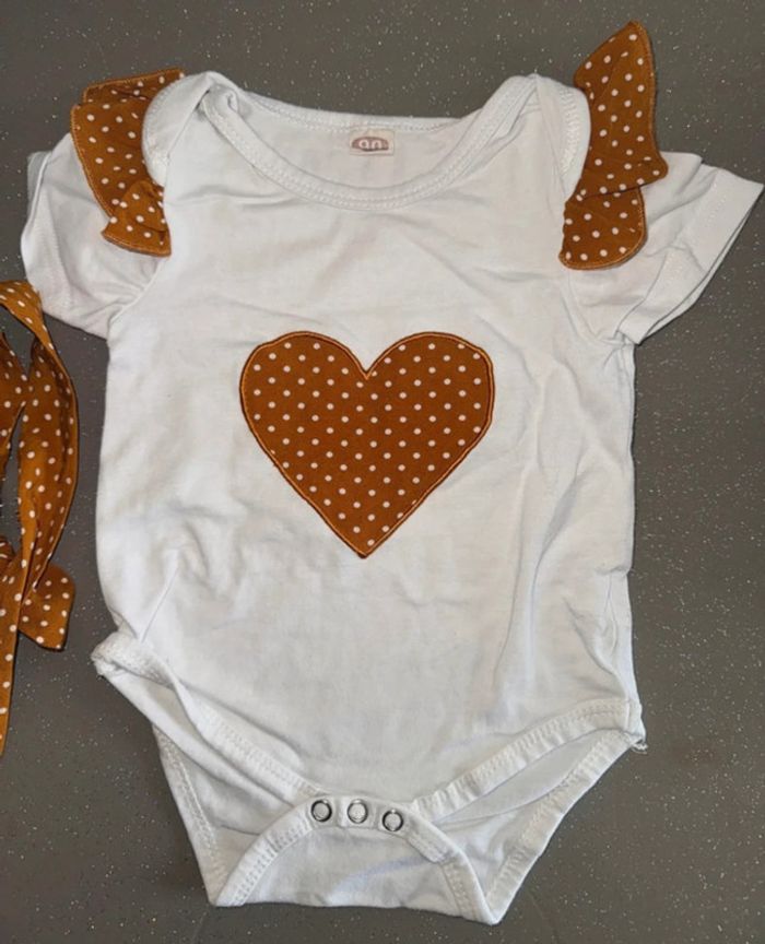 Ensemble caramel et blanc à cœur - photo numéro 2