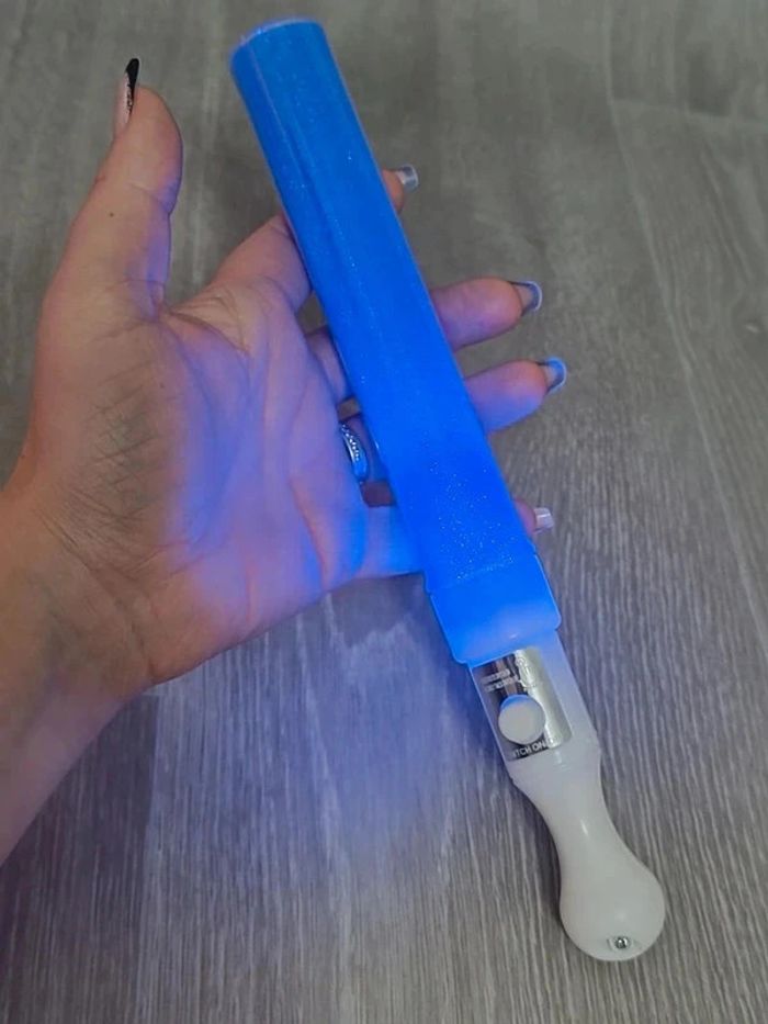 Bâton lumineux bleu - photo numéro 3
