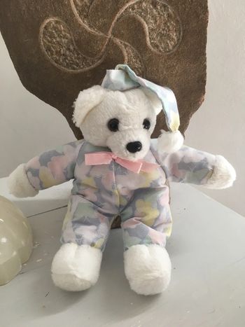 Peluche petit ours et son bonnet de nuit