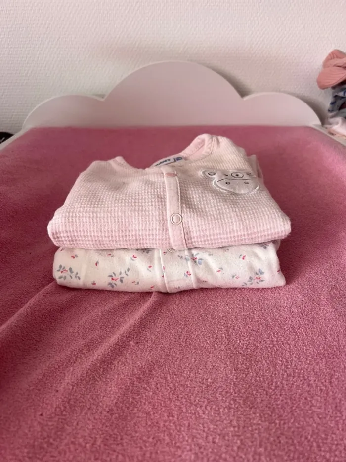 Lot de 2 pyjamas Noukie’s et Petit Bateau taille 12 mois