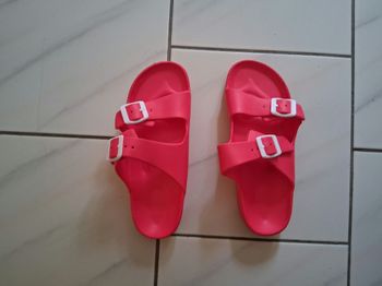 Claquettes rouge été