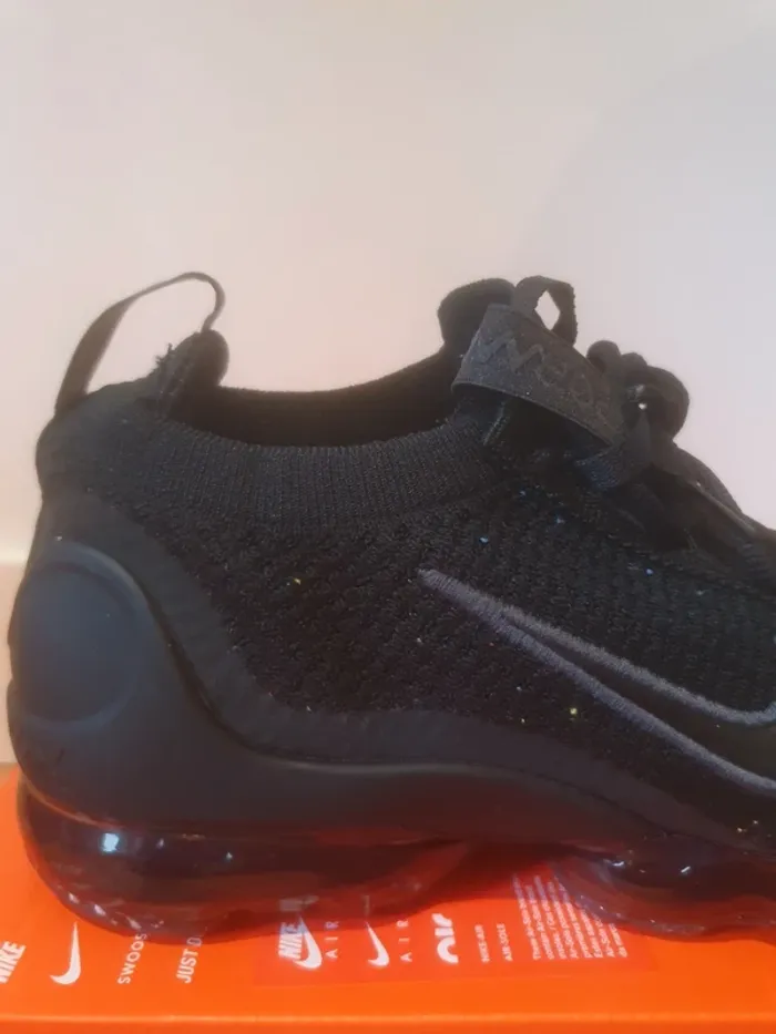 Nike Air Vapormax "full black"(36.5) - photo numéro 2