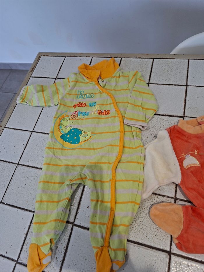 Pyjamas 6 mois lot de 5 + 1 haut - photo numéro 6