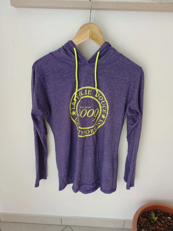 T-shirt manches longues la Folie Douce avec son cordon porte clés