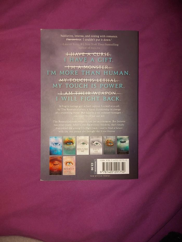 Livre shatter me - photo numéro 2