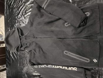 Pull à capuche zippé