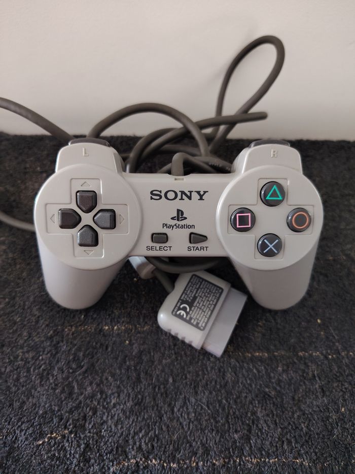 Manette ps1 - photo numéro 3