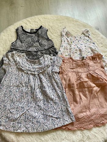 Lot de 4 robes estivales 18 mois