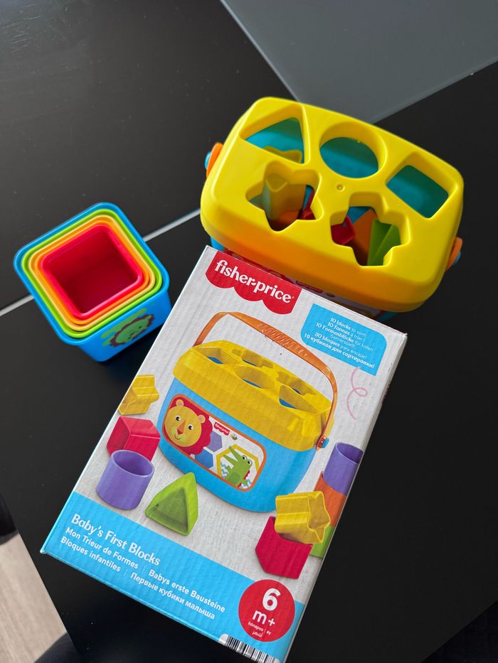 Lot de 2 jouets Fisher Price Cubes & trieur formes