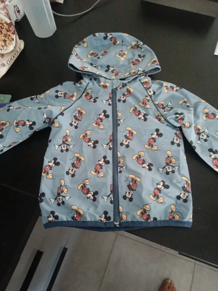 Blouson coupe vent mickey neuf jamais porte