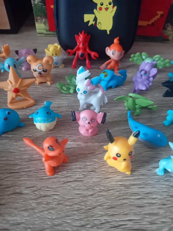 Lot thème pokemon 1 pochette, 24 minis figurines + 2 stylos neufs - photo numéro 3