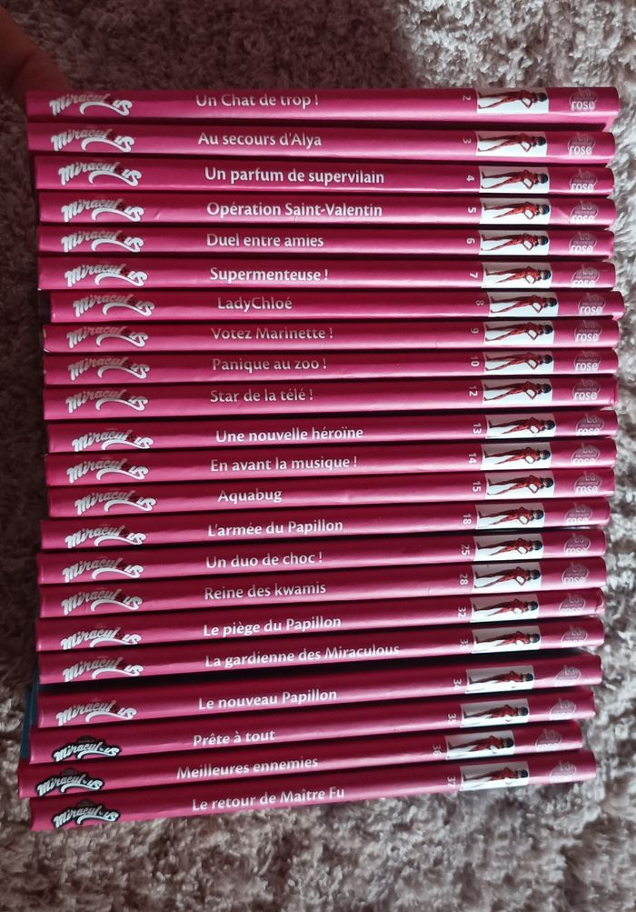 Lot de 18 livres Miraculous - Très bon état - ou à l'unité - photo numéro 3