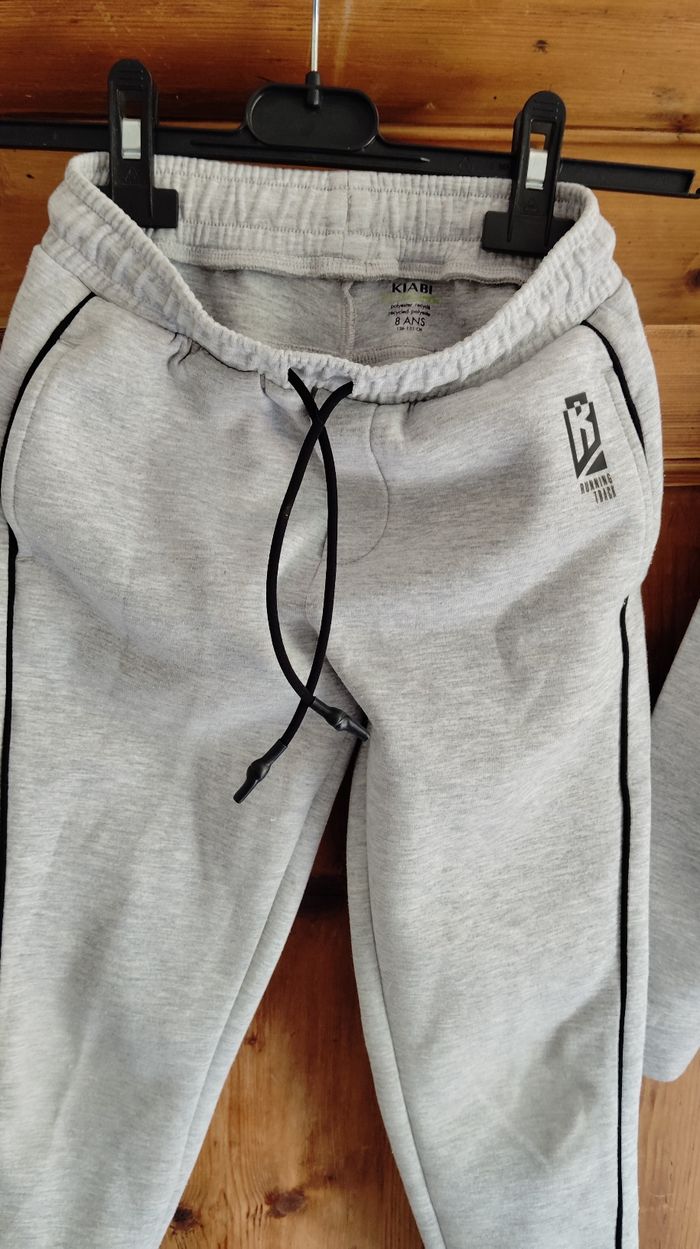 Ensemble de jogging garcon gris Kiabi 8 ans - photo numéro 2