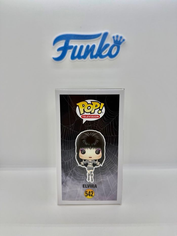 Funko Pop Elvira 542 Glow Chase Hot Topic 🇺🇸 - photo numéro 5