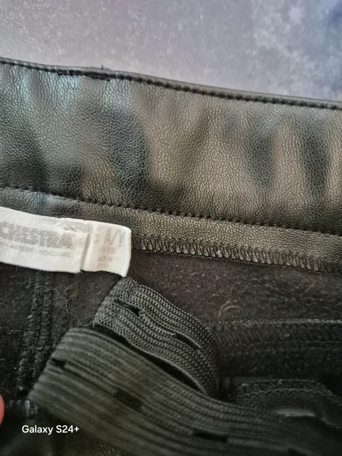 Pantalon effet cuir - photo numéro 3
