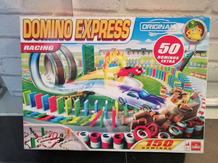 Dominos racing