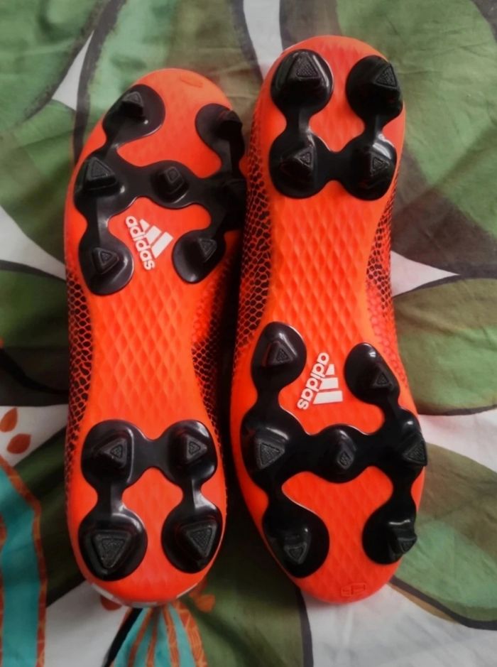 Chaussures à crampons taille 42 - photo numéro 2