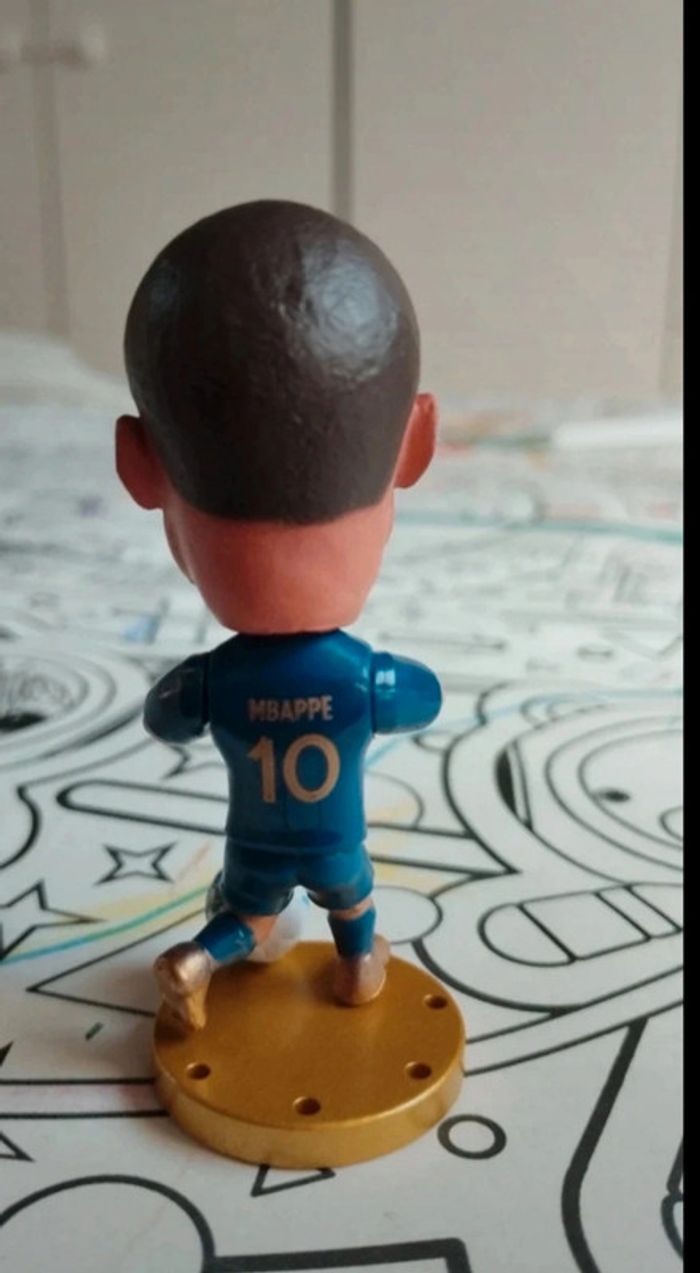 Petite figurine foot neuve Kylian m'bappé équipe de France - photo numéro 2