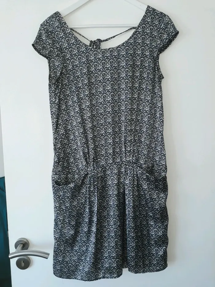 Jolie robe satinée Camaïeu