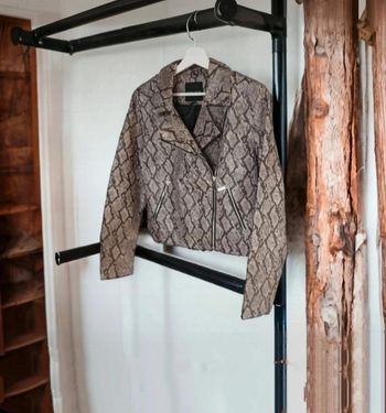 Perfecto en simili cuir python New Look